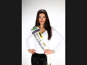 02-Veranstalterin-Carmen-Stamboli-Miss-Austria-2011-R-9202_800x600q80_4slider